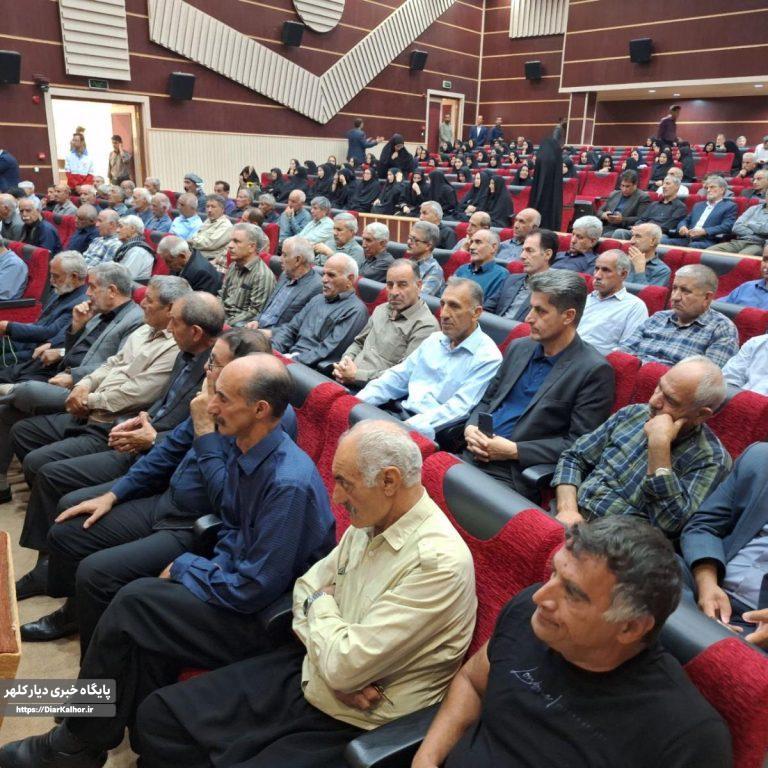 انقلاب امام خمینی و قیام ۱۵ خرداد به مردم عزت بخشید و ایران را احیا کرد