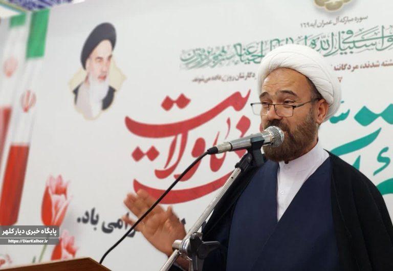 مکتب حاج قاسم سراسر درس مقاومت و استکبار ستیزی است /ره آورد تسلیم در برابر دشمن، ذلت و خواری، است