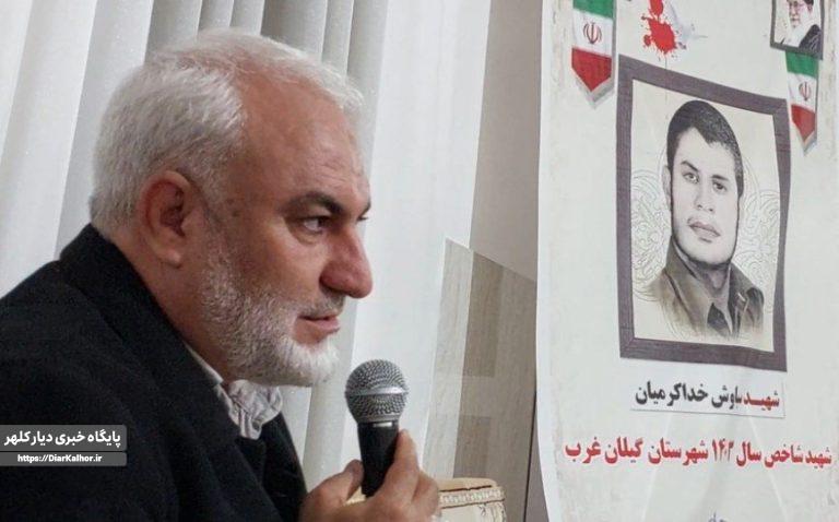 شهدا، چراغ راه ما در مسیر حق هستند+عکس