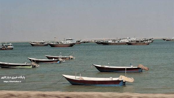 «منبع نظامی: آمریکا به ۲ قایق کوچک غیرنظامی شلیک کرد / ۵ تن از مردم شهید شدند»