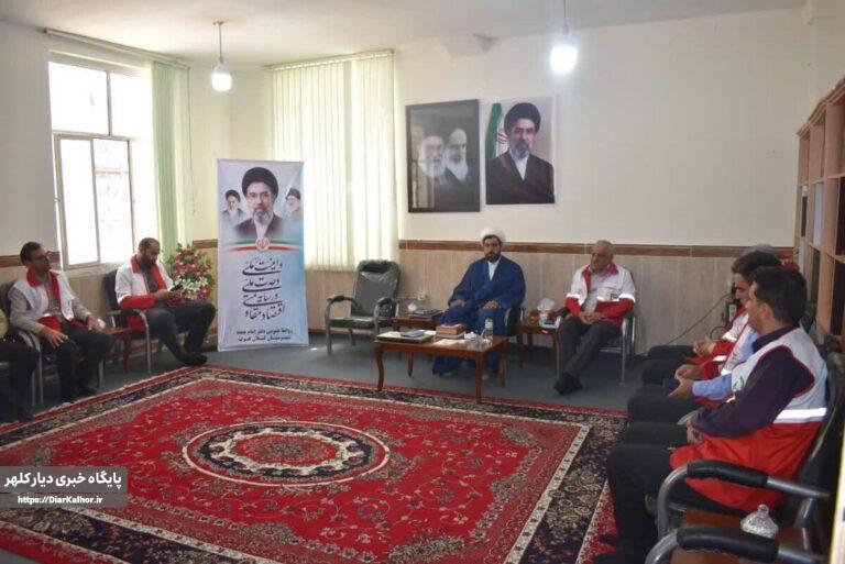 امام جمعه گیلانغرب: امدادگران هلالاحمر فرشتههای نجات گرفتاران در بلایا هستند / دیدار رئیس جمعیت هلالاحمر با خطیب جمعه