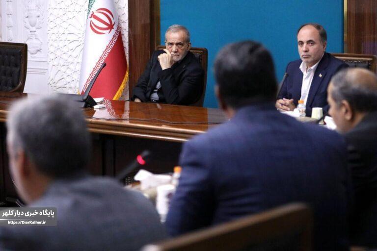 پزشکیان در نشست با واردکنندگان نهادههای دامی و روغنی: پرداخت مطالبات، اولویت فوری دولت است