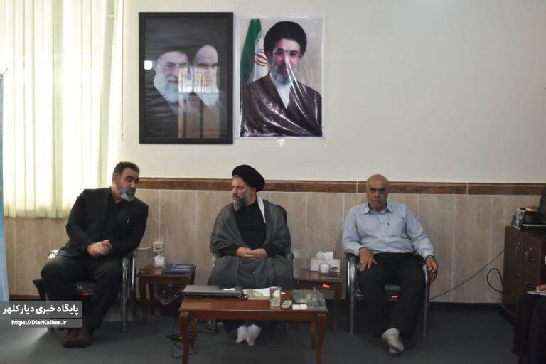 امام جمعه جدید گیلانغرب در دیدار با مدیران دستگاههای اجرایی و حمایتی بر همگرایی نهادها و تقویت تعاملات بینبخشی تأکید کرد